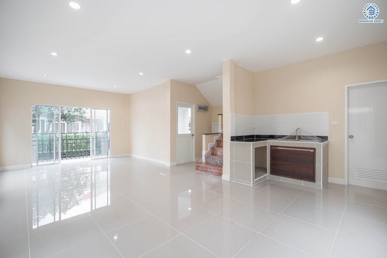 บ้านมือสองตกแต่งใหม่ โครงการ เพอร์เฟคพาร์ค วัดพระนอน จากแบรนด์ Property Perfect เนื้อที่ 35.8 ตร.ว. บ้านแฝดฟังก์ชันระดับบ้านเดี่ยว! 3 ห้องนอน 2 ห้องน้ำ 1 ที่จอดรถ พร้อม Facilities ครบครัน บนทำเลเชื่อมต่อถนนกาญจนาฯ ใกล้ทางด่วน ศรีรัช-วงแหวนฯ เซ็นทรัลเวสต์เกต และรถไฟฟ้าสายสีม่วง "สถานีตลาดบางใหญ่"